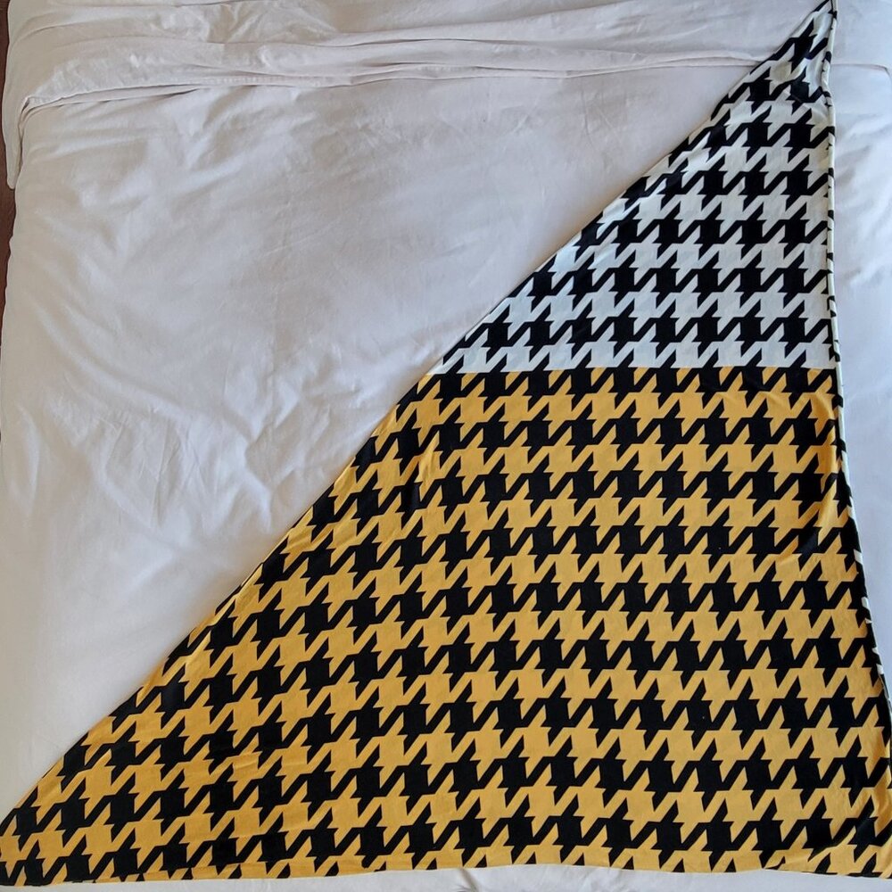 Zara - Bold Graphic Houndstooth Scarf - Yellow / White / Black - Picture 7 of 9
